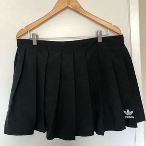 🐷ADIDAS black skirt NWT